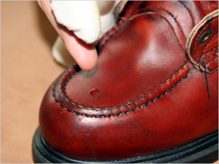 シューケア・フットケア・靴お手入れ用品のR＆D：ヒマラヤワックス　保革　汚れ落し