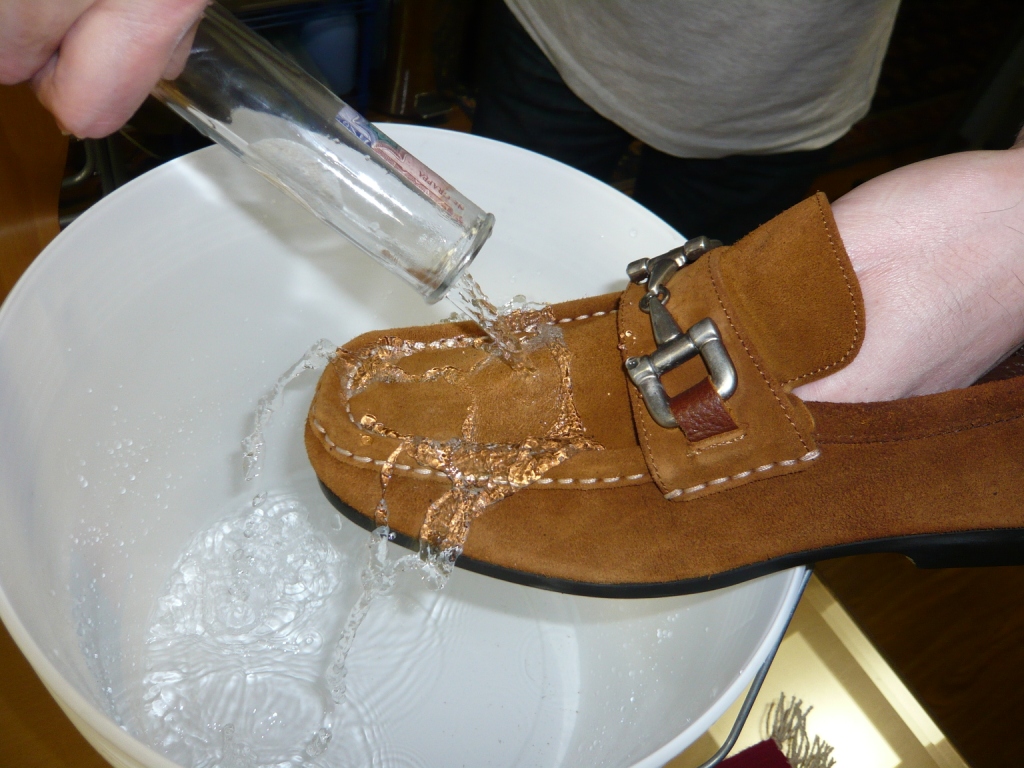 水をはじく　スエード靴　防水