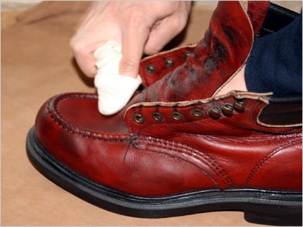 シューケア・フットケア・靴お手入れ用品のR＆D：オイルレザー　アウトドアシューズ　ケア方法